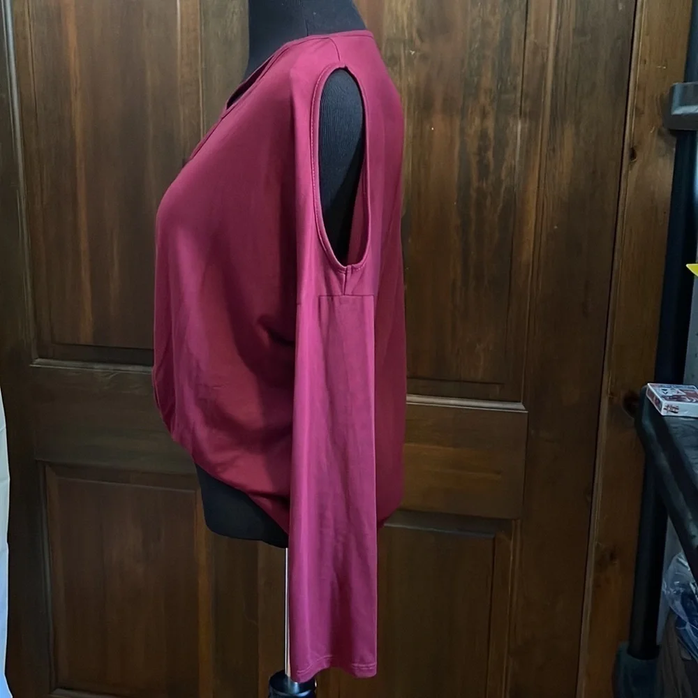 Open shoulder long sleeve shirt - Picture 2 of 5